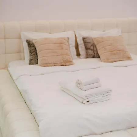Appartement Cloud With Free Private Parking & Self Check-in *